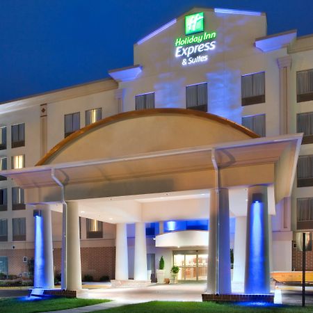 Holiday Inn Express Hotel & Suites Fredericksburg By Ihg Buitenkant foto