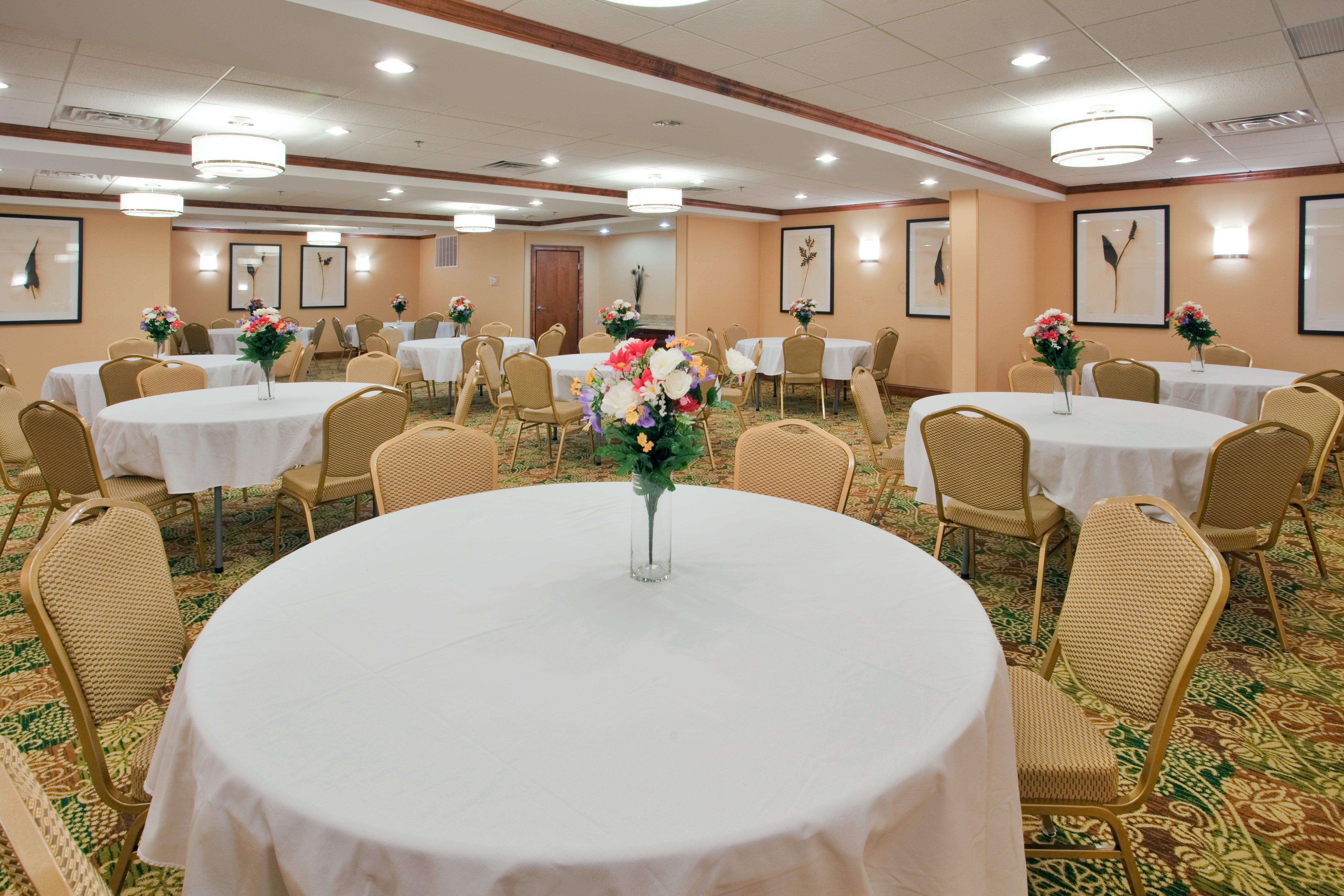 Holiday Inn Express Hotel & Suites Fredericksburg By Ihg Buitenkant foto