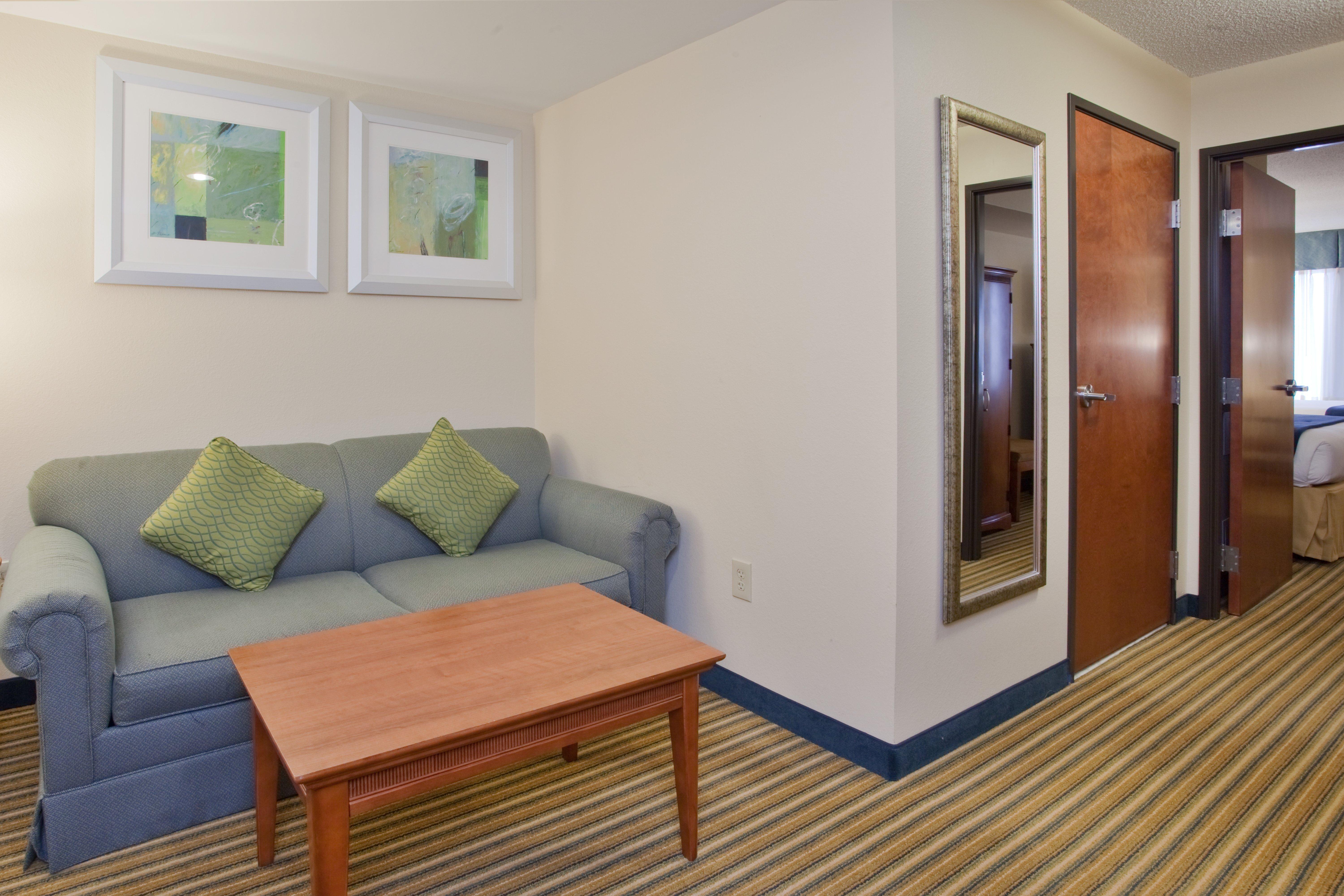Holiday Inn Express Hotel & Suites Fredericksburg By Ihg Buitenkant foto