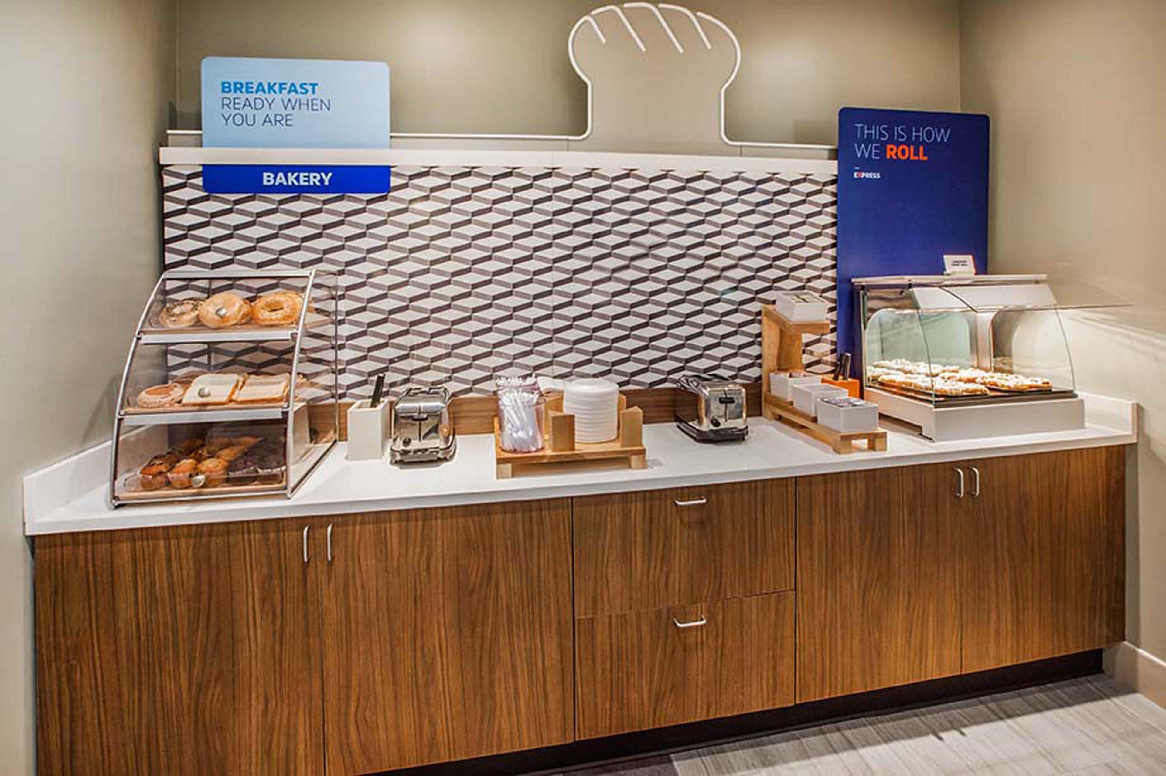 Holiday Inn Express Hotel & Suites Fredericksburg By Ihg Buitenkant foto