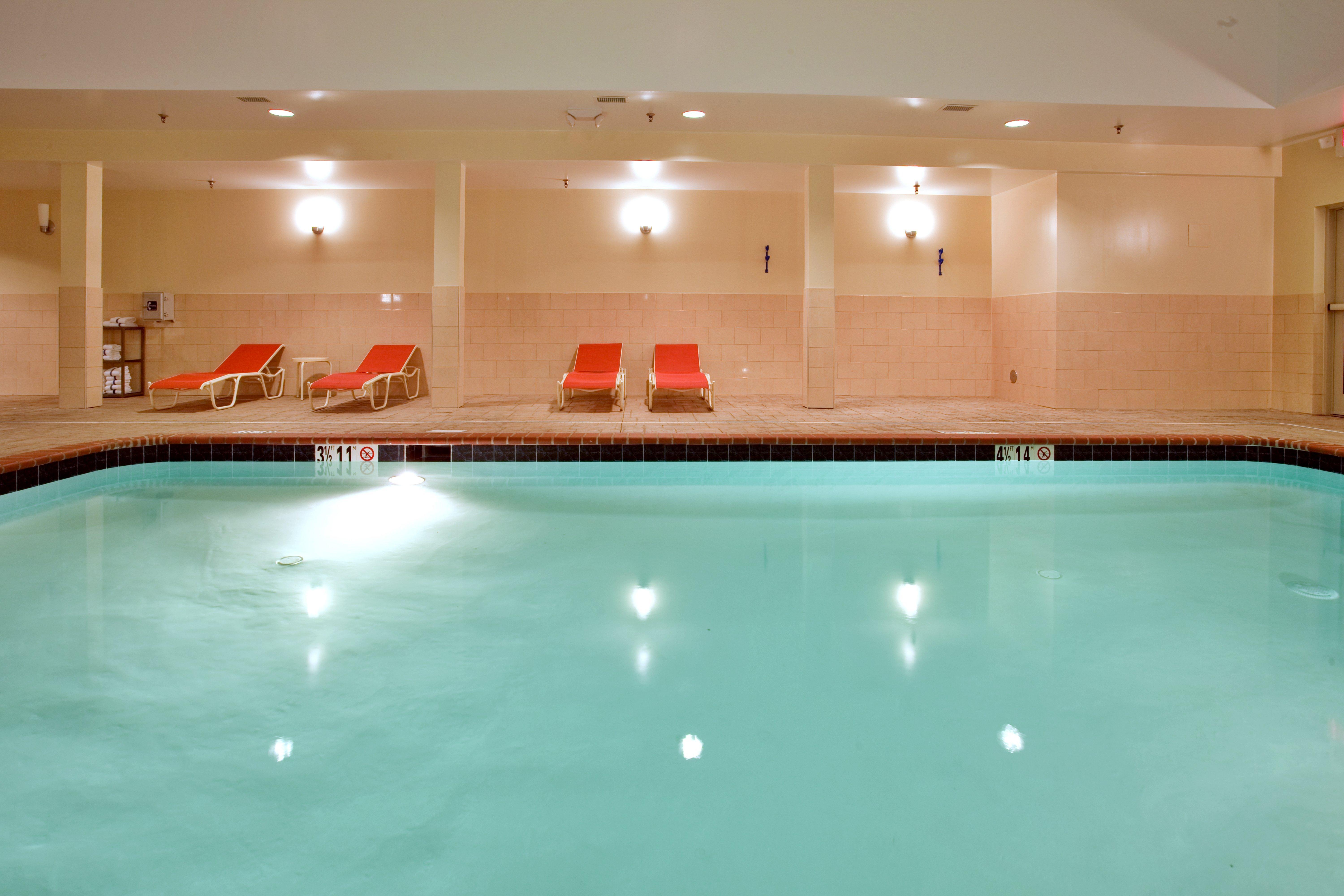 Holiday Inn Express Hotel & Suites Fredericksburg By Ihg Buitenkant foto