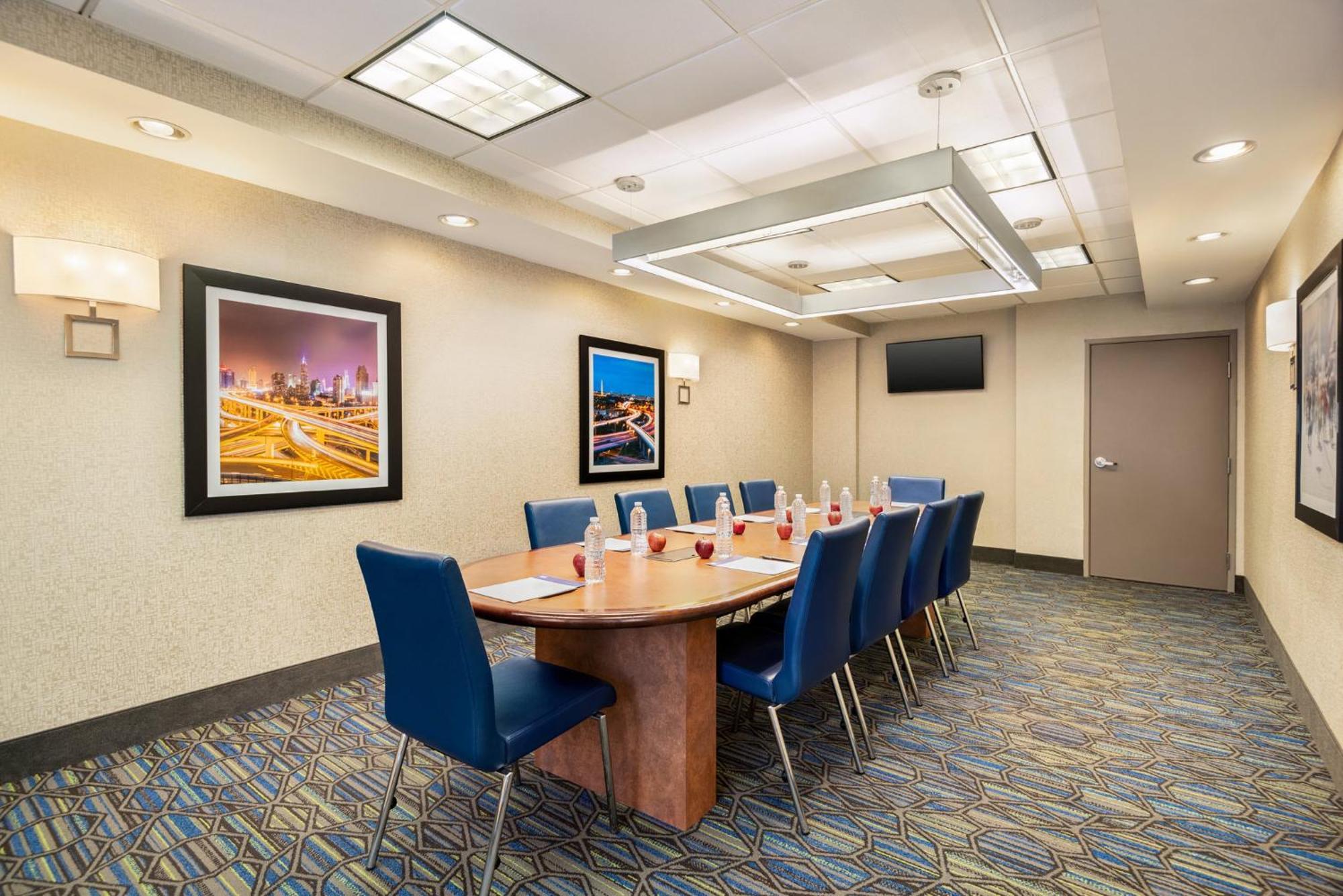 Holiday Inn Express Hotel & Suites Fredericksburg By Ihg Buitenkant foto