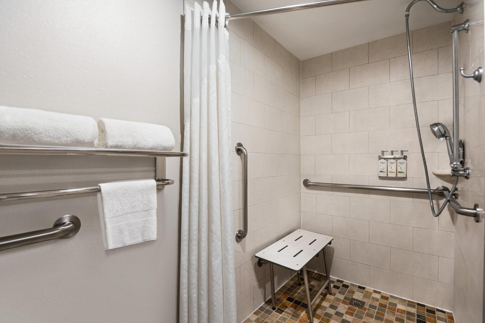 Holiday Inn Express Hotel & Suites Fredericksburg By Ihg Buitenkant foto
