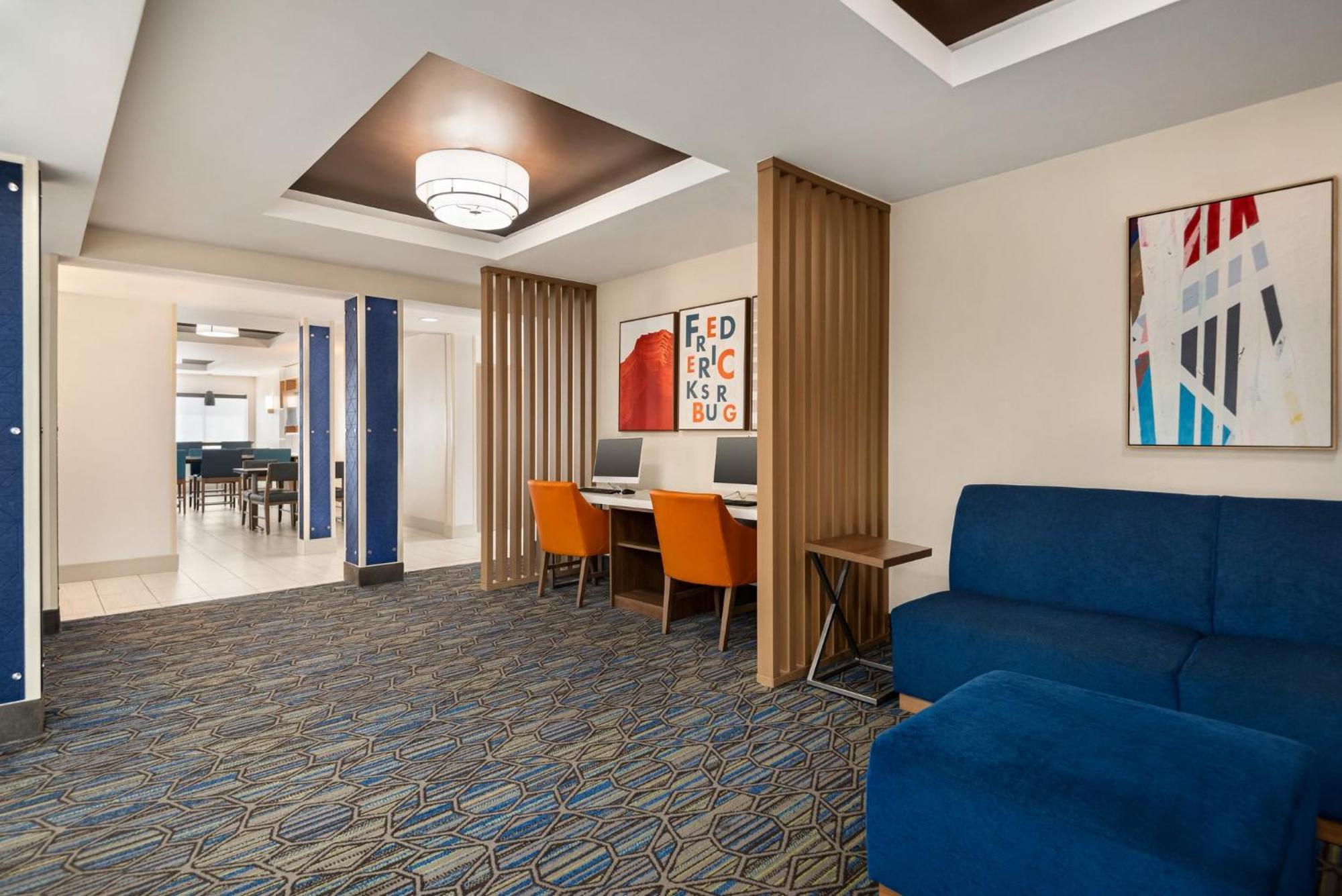 Holiday Inn Express Hotel & Suites Fredericksburg By Ihg Buitenkant foto