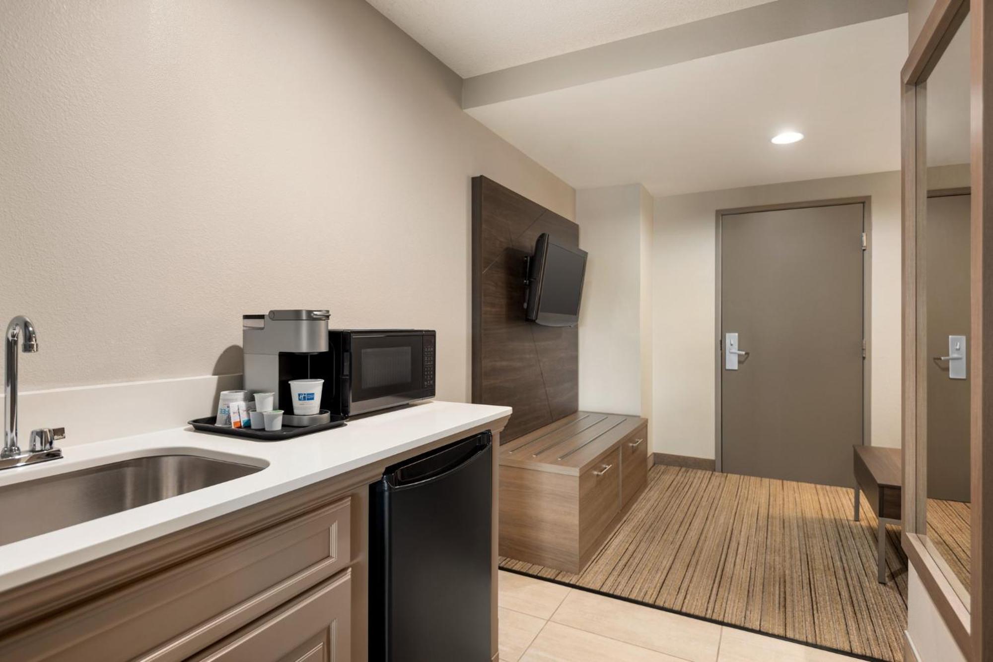 Holiday Inn Express Hotel & Suites Fredericksburg By Ihg Buitenkant foto
