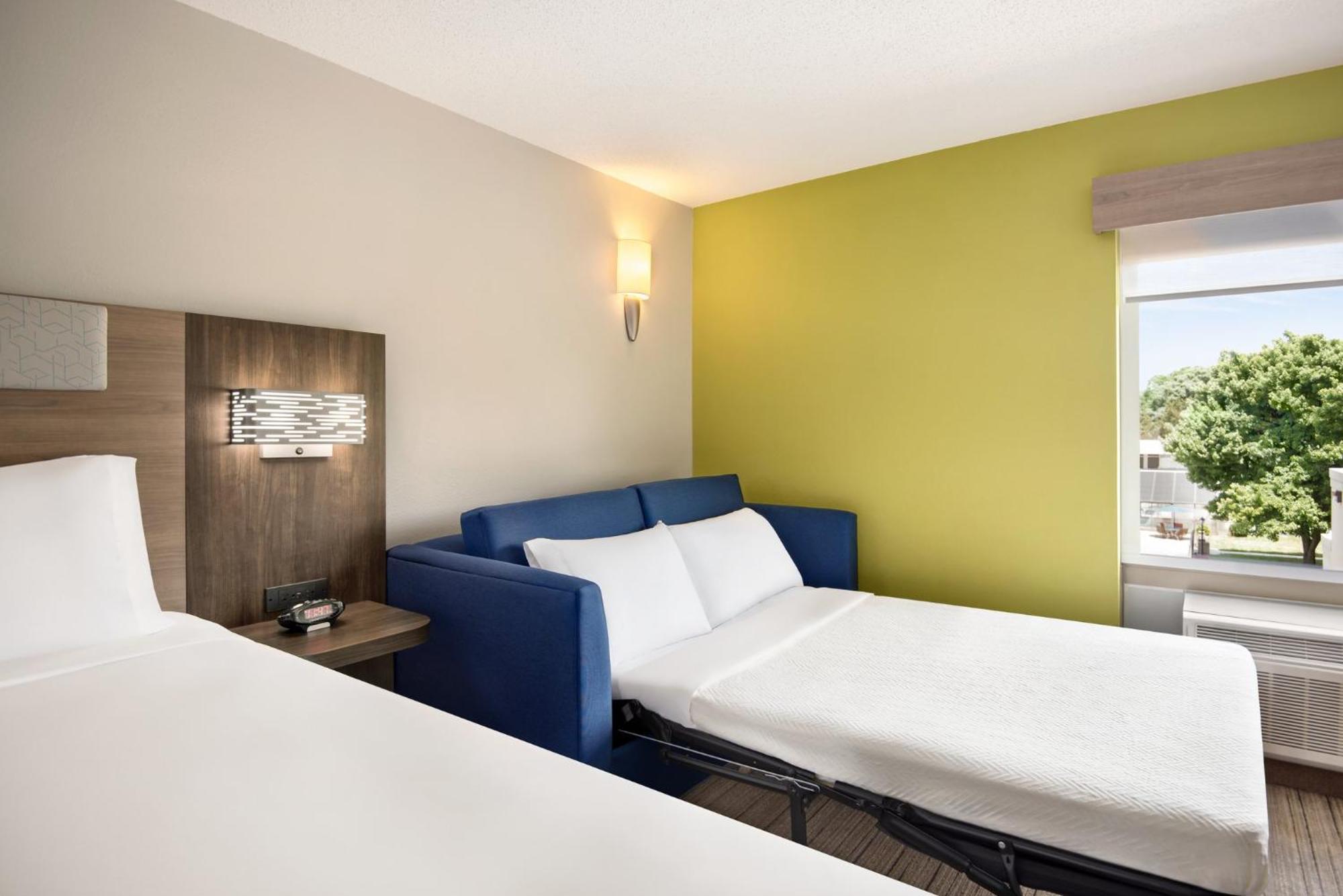 Holiday Inn Express Hotel & Suites Fredericksburg By Ihg Buitenkant foto