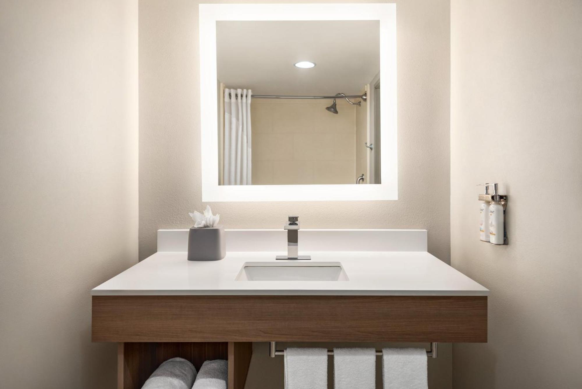 Holiday Inn Express Hotel & Suites Fredericksburg By Ihg Buitenkant foto
