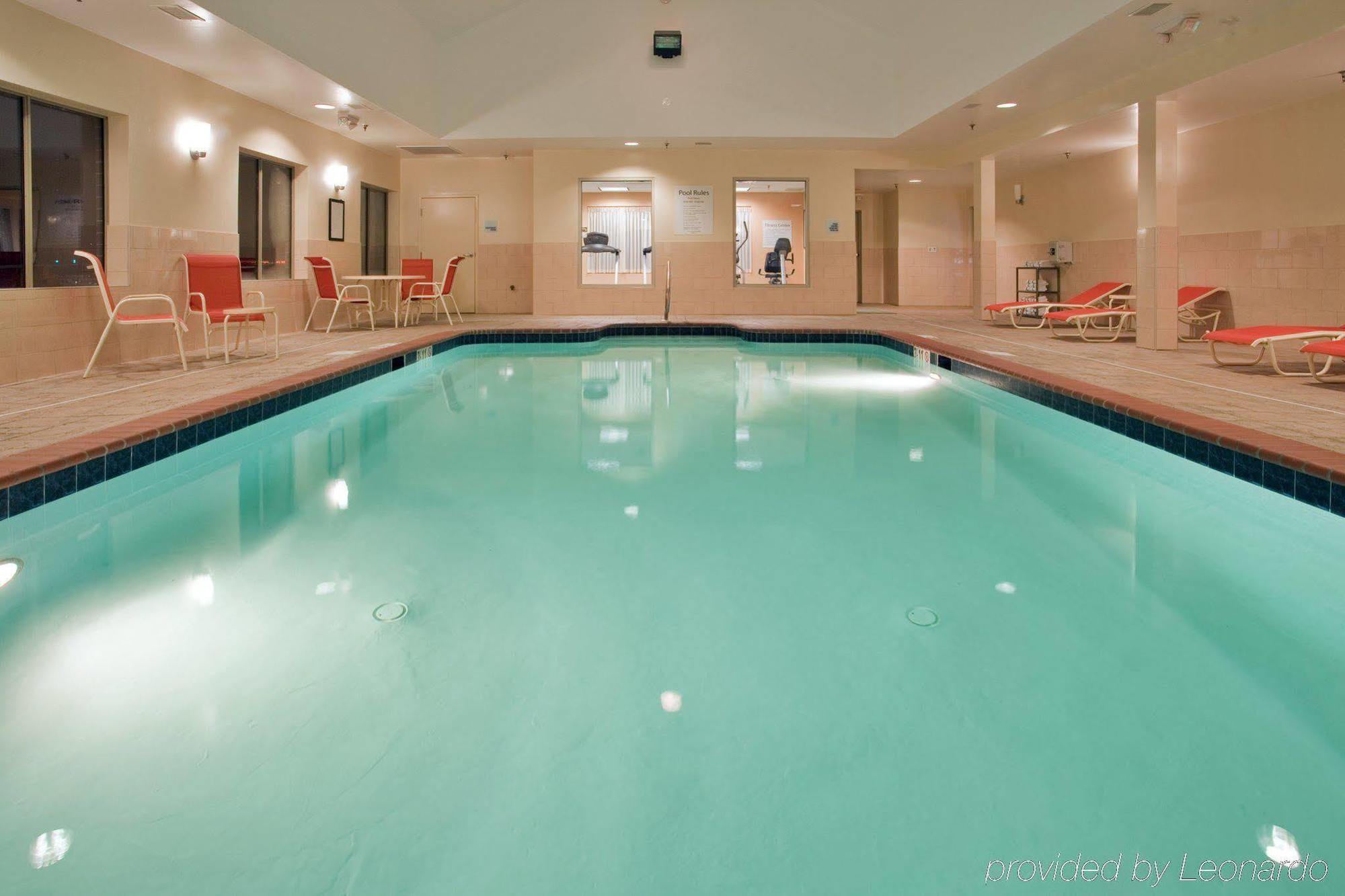 Holiday Inn Express Hotel & Suites Fredericksburg By Ihg Buitenkant foto