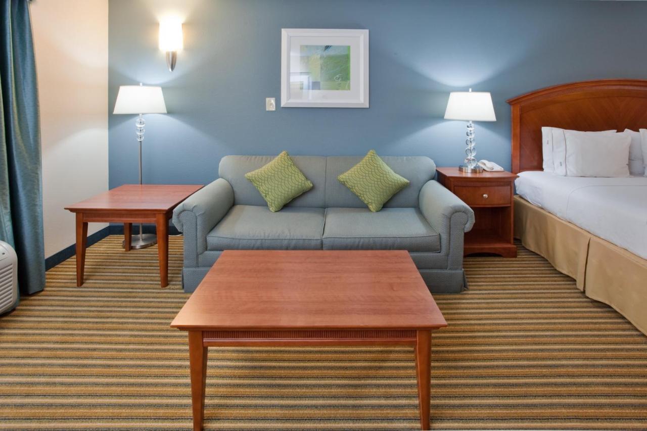 Holiday Inn Express Hotel & Suites Fredericksburg By Ihg Buitenkant foto