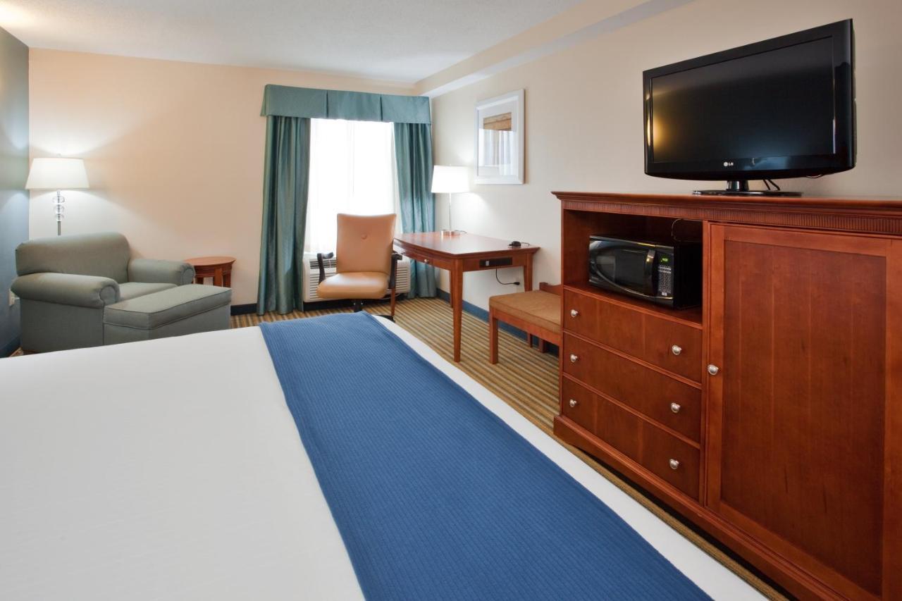 Holiday Inn Express Hotel & Suites Fredericksburg By Ihg Buitenkant foto
